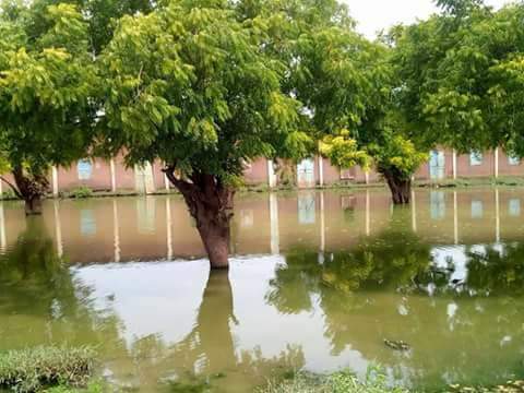 صورة من المدرسة رقم 2 في سليبابي تغمرها مياه الامطار